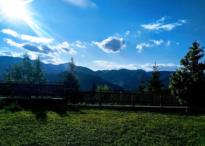 Dom wakacyjny House On The Of The Hill